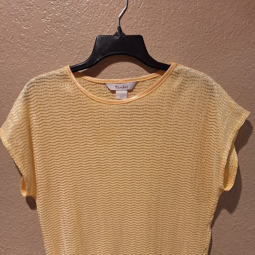 Tanjay yellow short sleeve shirt. Size Medium.